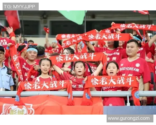 五人足球明星齐聚成都展现精彩对决与激情碰撞